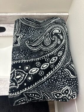Vera Bradley Black and White Paisley Fleece Throw Blanket